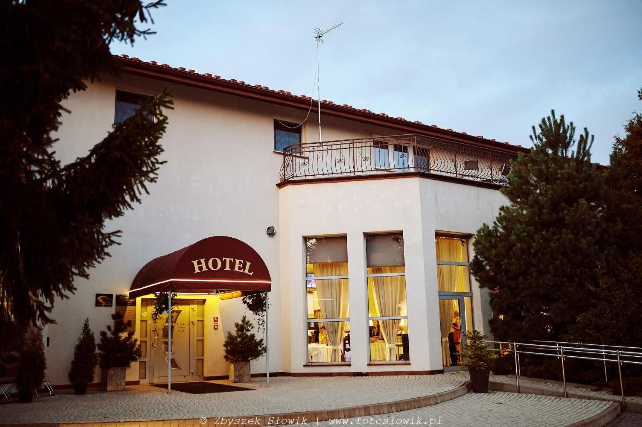 Orion Hotel Parczew Exterior photo