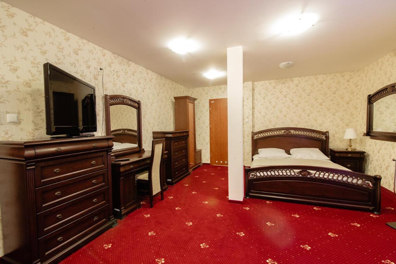 Orion Hotel Parczew Exterior photo