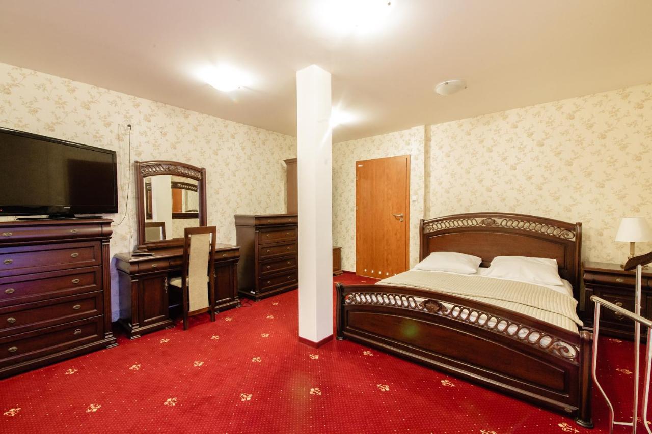 Orion Hotel Parczew Exterior photo
