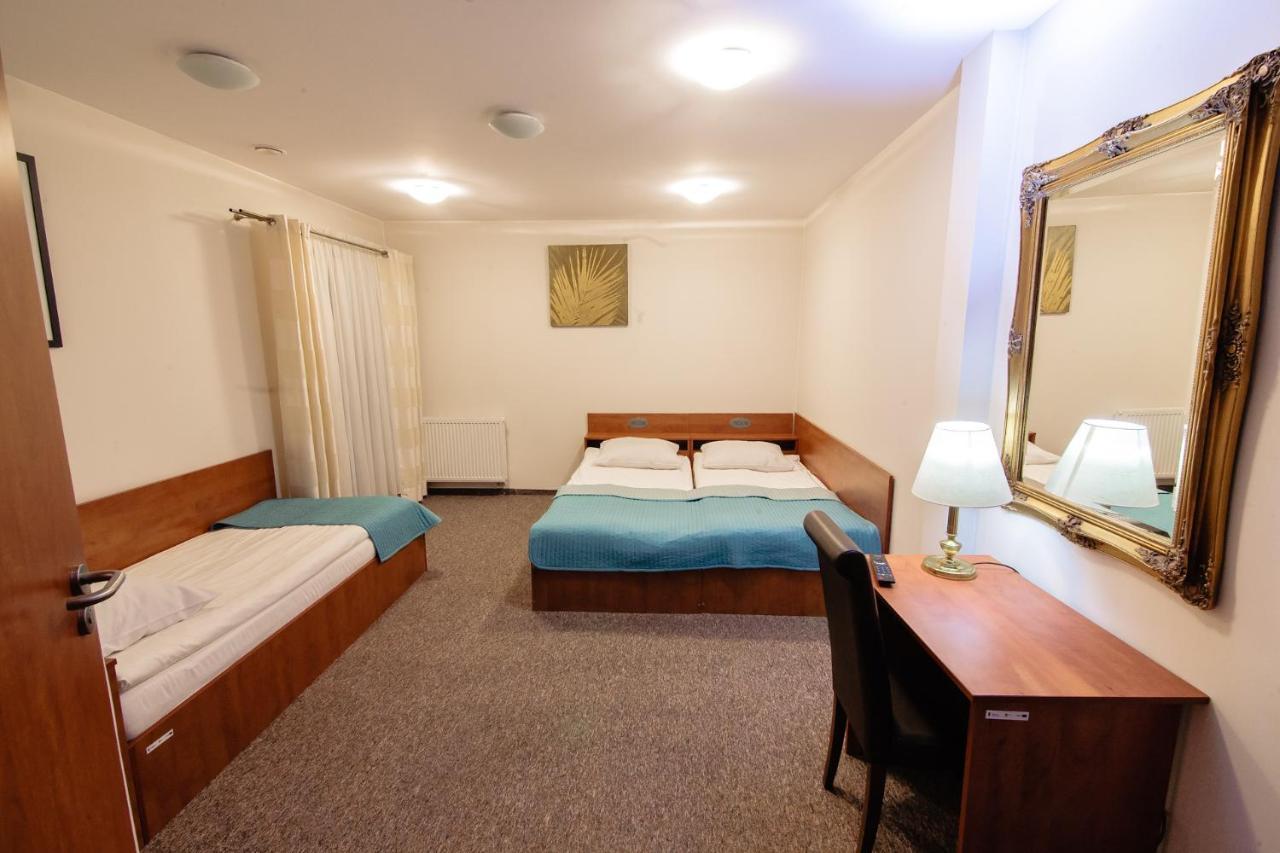 Orion Hotel Parczew Exterior photo