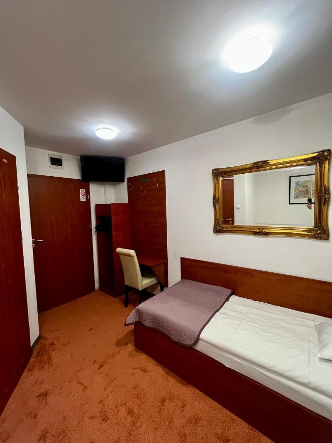 Orion Hotel Parczew Exterior photo